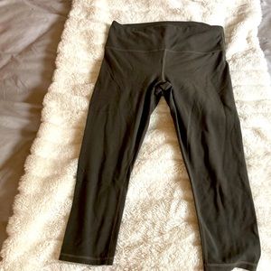 Athleta Salutation crop